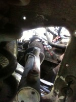 Ausbau LG durch die rechte Spurstangenöffnung (geht nur in einer Stellung)