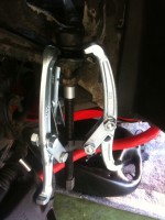 Spurstangenkopf mit Dreiarmabzieher lösen...