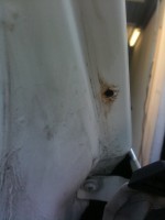 etwas Rost am vordersten Loch (A-Säule), die anderen waren rostfrei