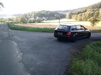 Der Beschilderung &quot;Sportplatz und Schutzhütte&quot; folgen