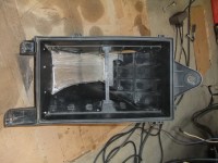 Hier sieht man das Innere des Lufikastens, Warm/Kaltluftumschaltung oder sonstigen unnötigen Kram gibt es nicht mehr. Dafür aber eine 2mm Starke Bodenplatte aus Edelstahl, mit Loch! Wozu das gut ist seht ihr gleich...