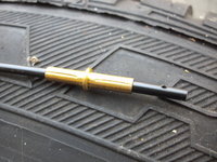 Es gibt mehrere solcher Öffnungen an den Enden