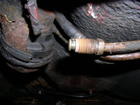 kraftstoffvorlaufleitung Druckspeicher 001.JPG (258.98 KiB) 2009 mal betrachtet der vernuckelte Anschluß an der langen Kraftstoffleitung