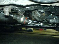 Die Dosierpumpe neben dem Druckspeicher