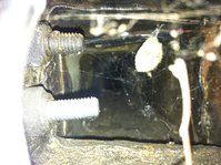 Hinter dem Spinnennetz kann man erkennen, wie der Täger angesetzt wurde.