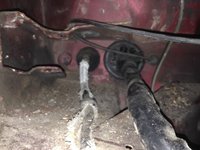 Kabel im Motorraum. Bis hierhin ist die Kabelführung noch identisch mit der Version ohne Klima.