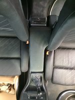 Mittelarmlehne nach unten geklappt