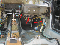 Verlauf Hauptstromkabel im Bereich Beifahrer-Fußraum