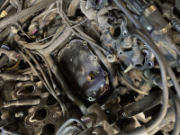 Gelbe Kappe auf dem Motordeckel