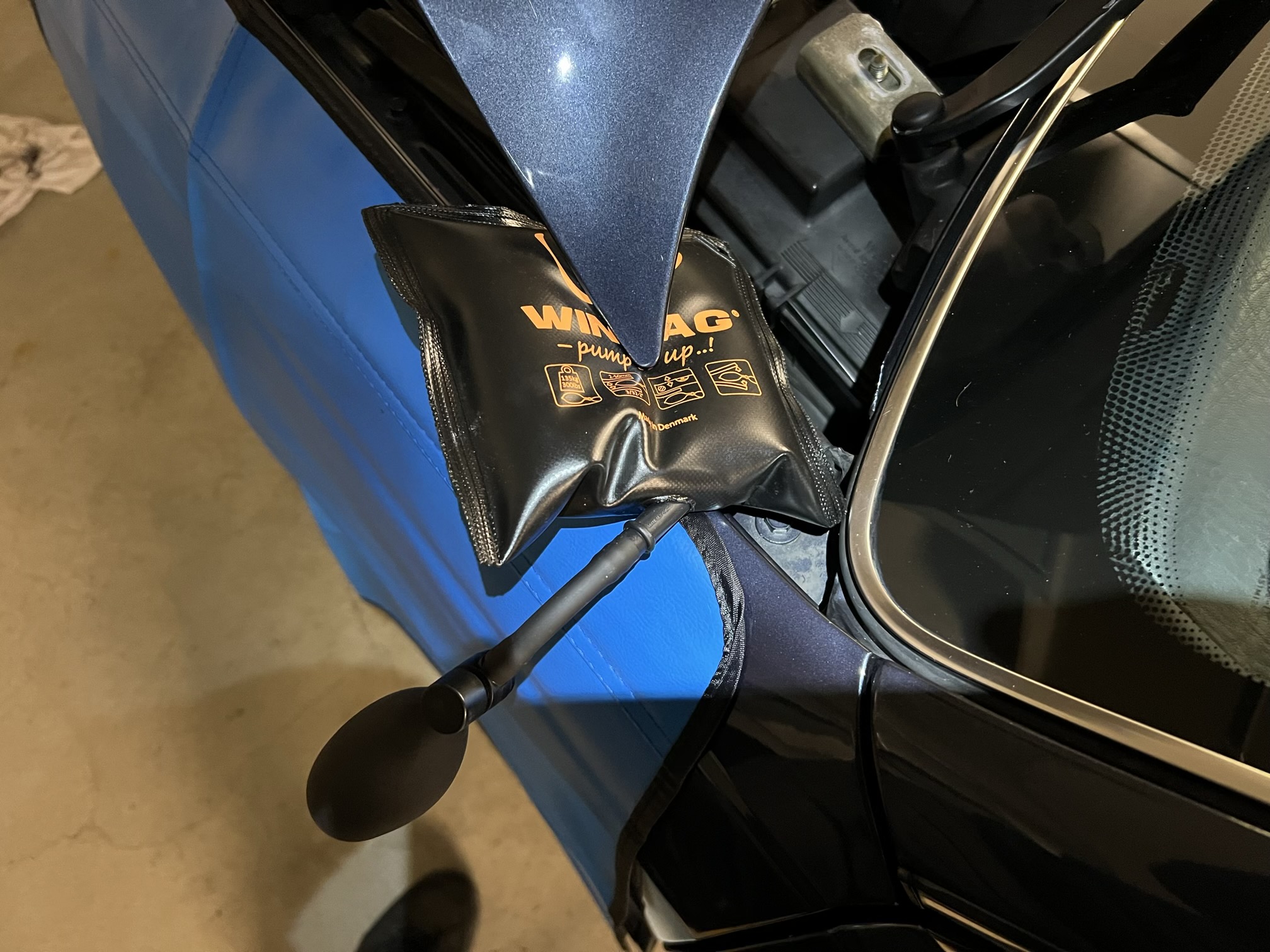 Audi 200 - Motorhaube-Scharnier-Links-Tool2.jpg