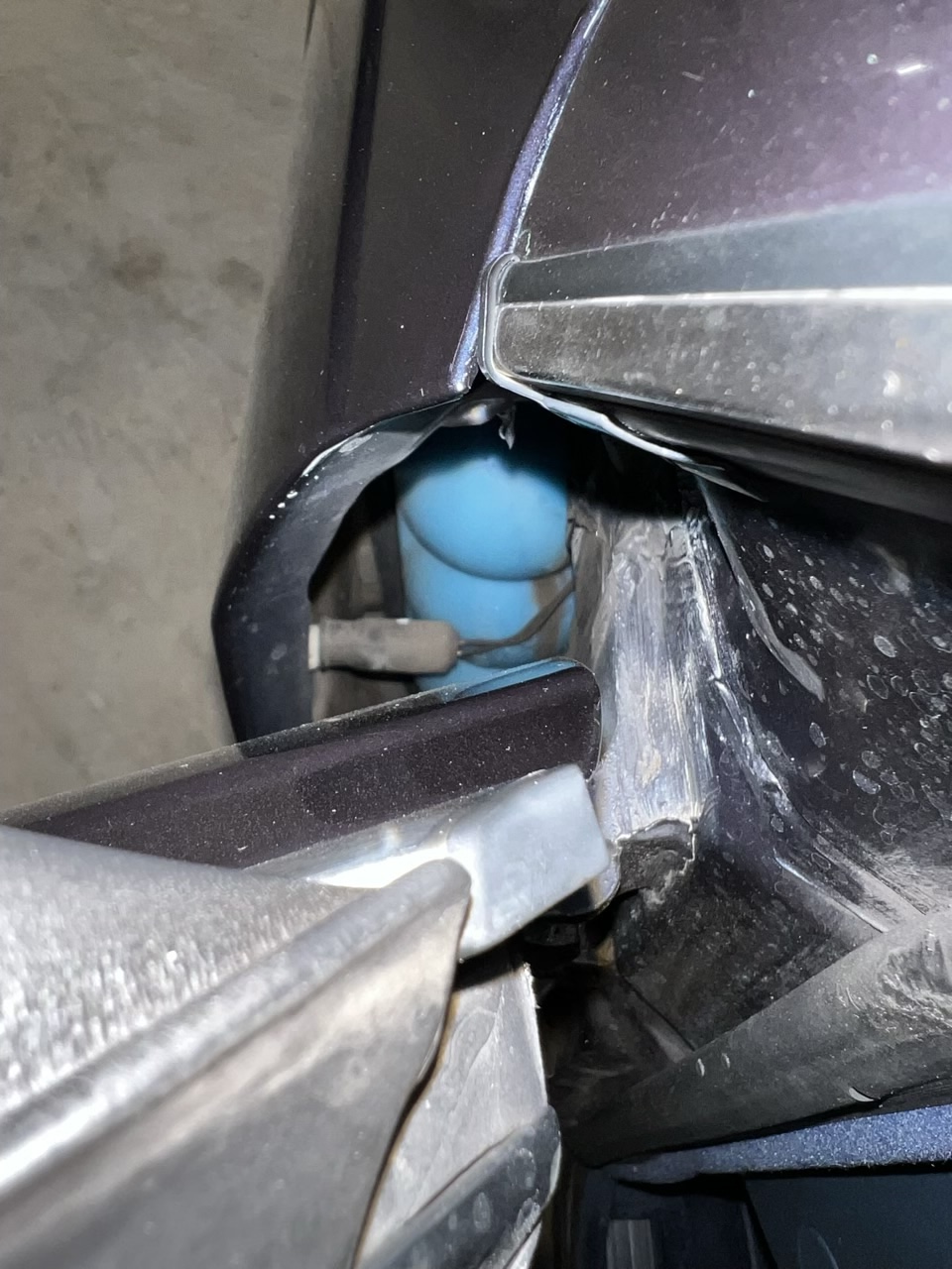 Audi 200 20V - Koftfluegel Fahrerseite.jpg