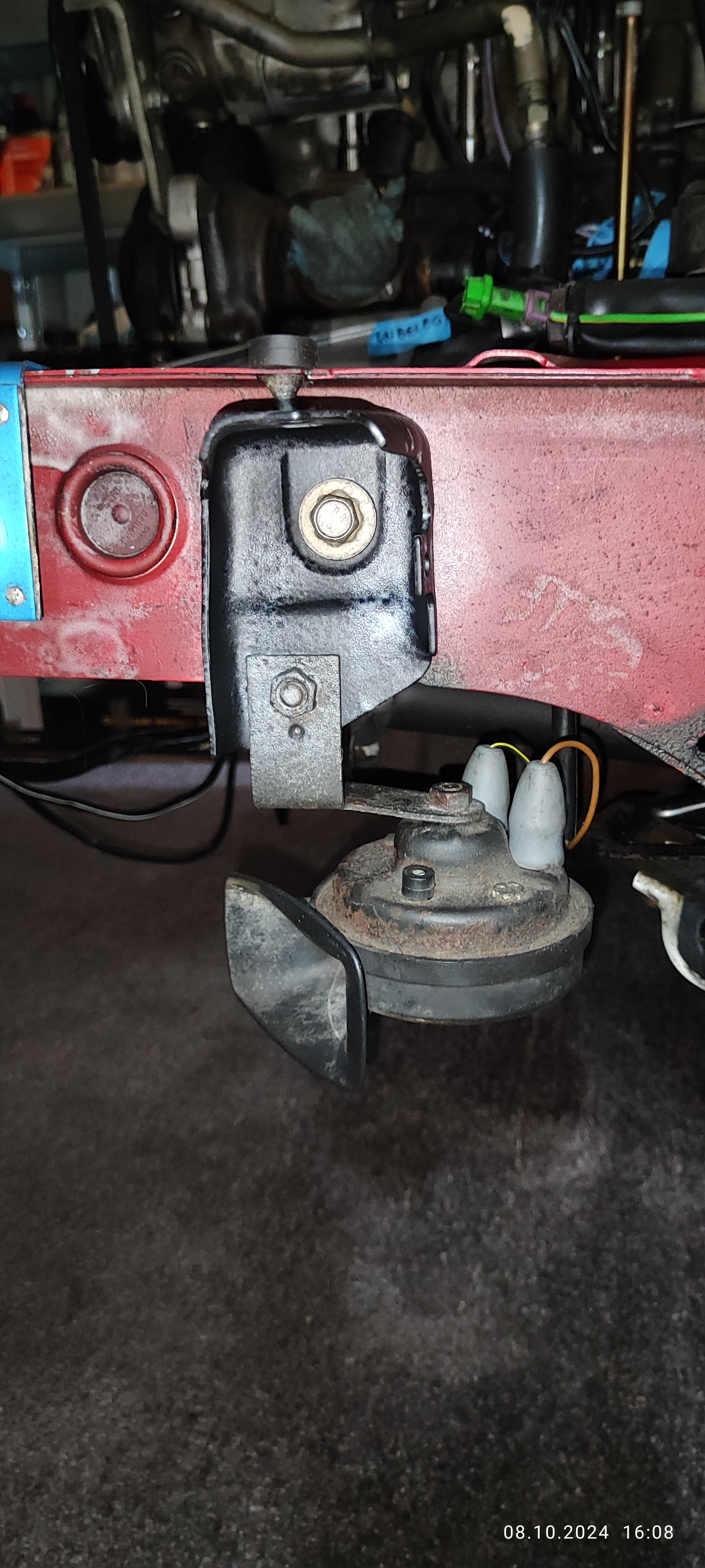 zusätz. Haltewinkel 610er Kühler (Nietmutter werksseitig NICHT vorbereitet)