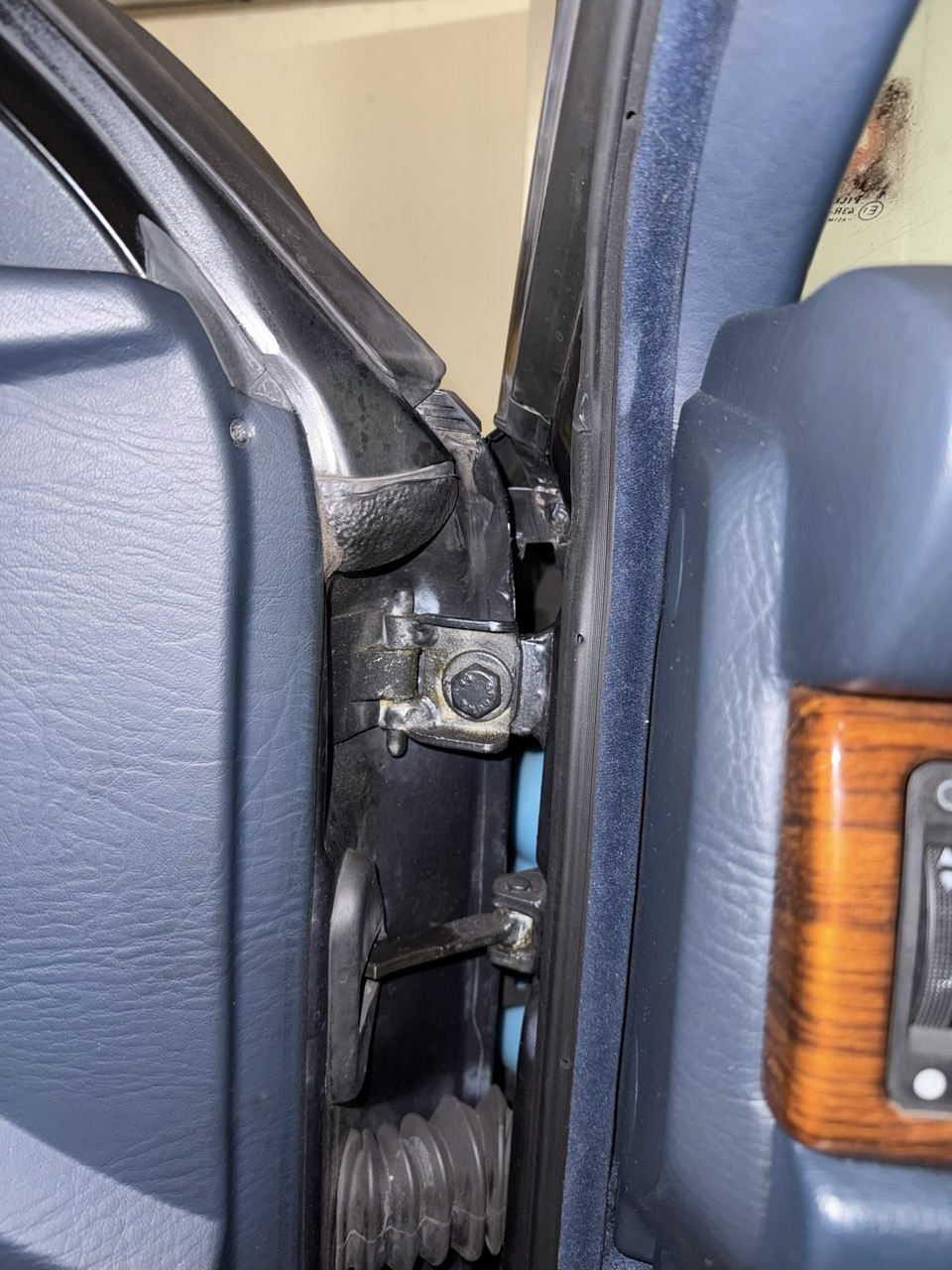 Audi 200 20V - Tuer Links.jpg