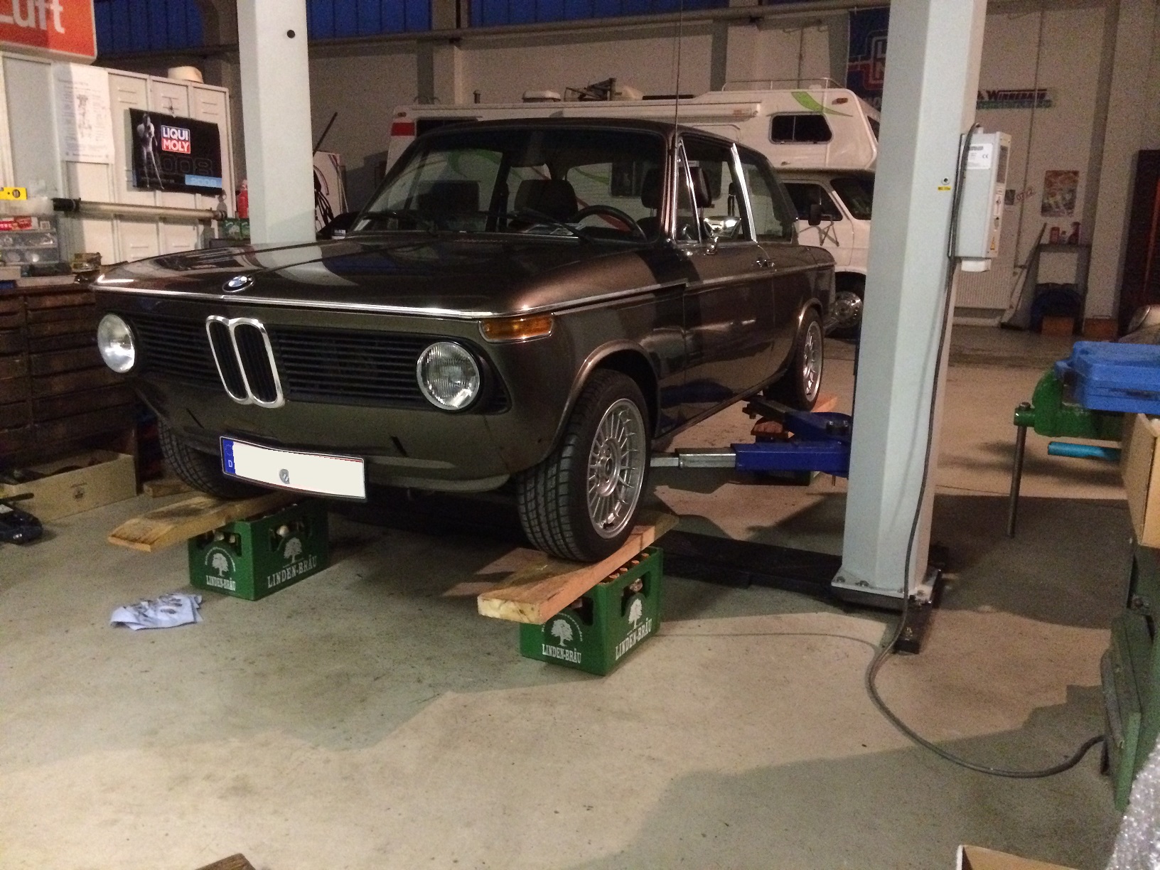 Fahrwerksteile festziehen