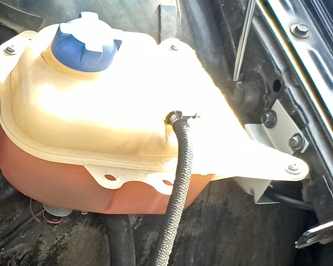 Halter Unterdruckpumpe.jpg