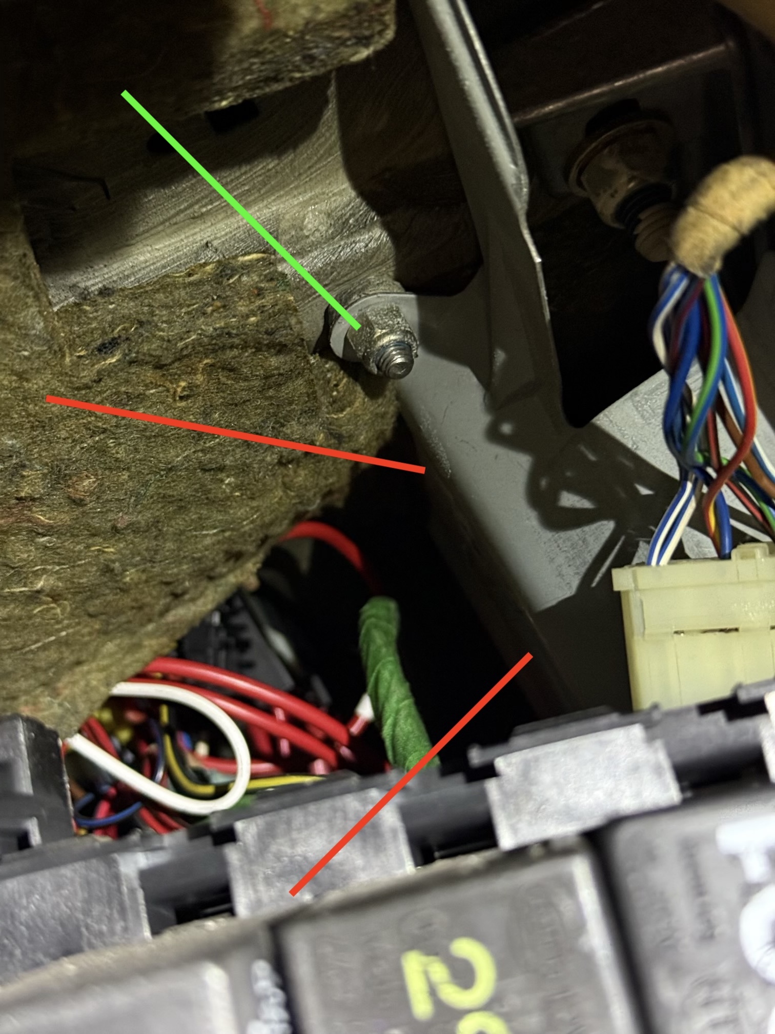 Audi 200 - GRA Befestigung Falsch.jpg