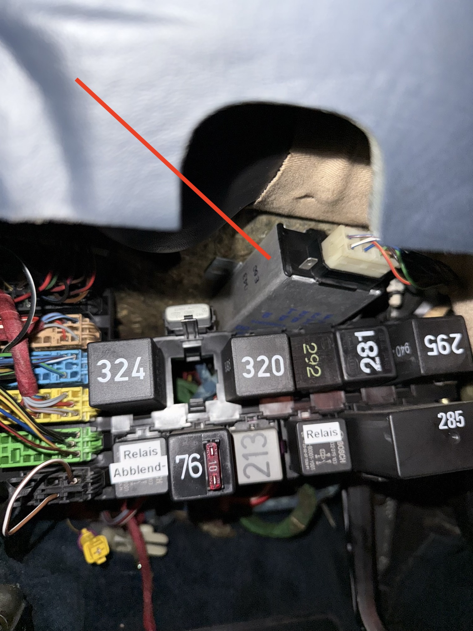 Audi 200 - GRA Befestigung.jpg