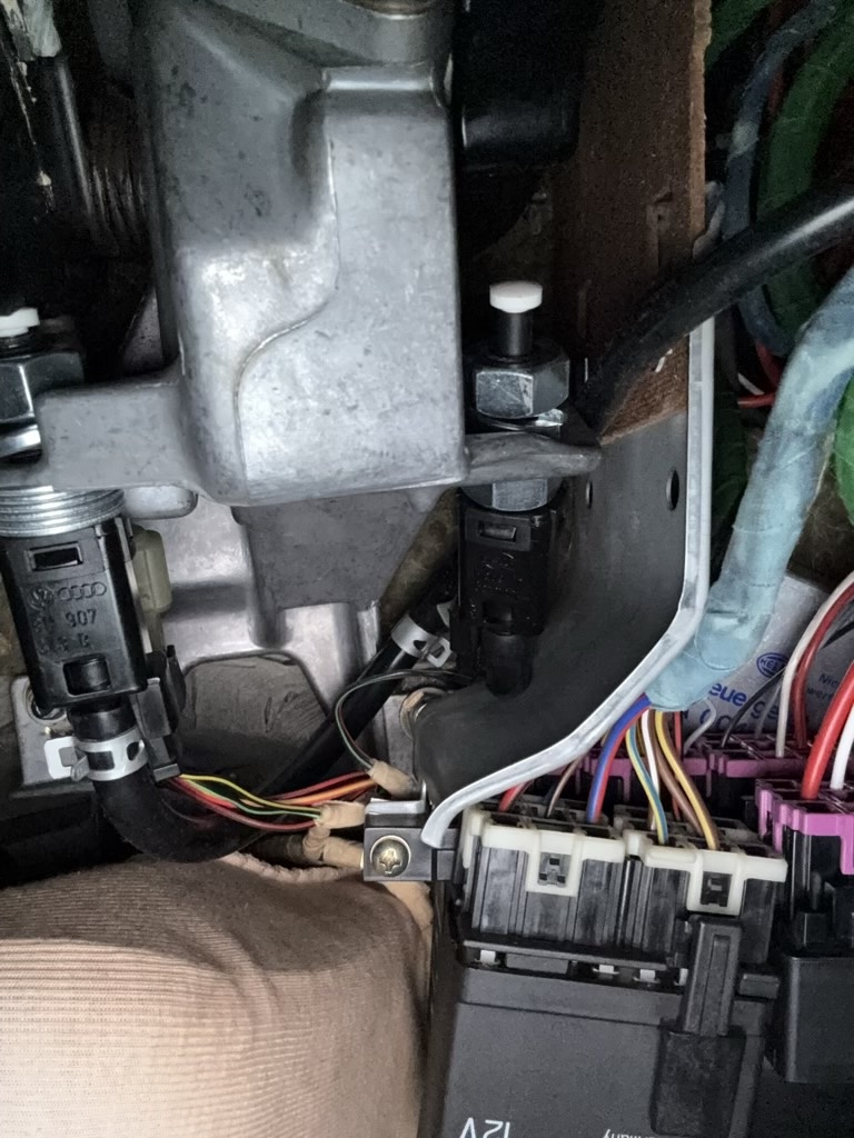 Audi 200 - GRA Vakuumventile Pedale.jpg