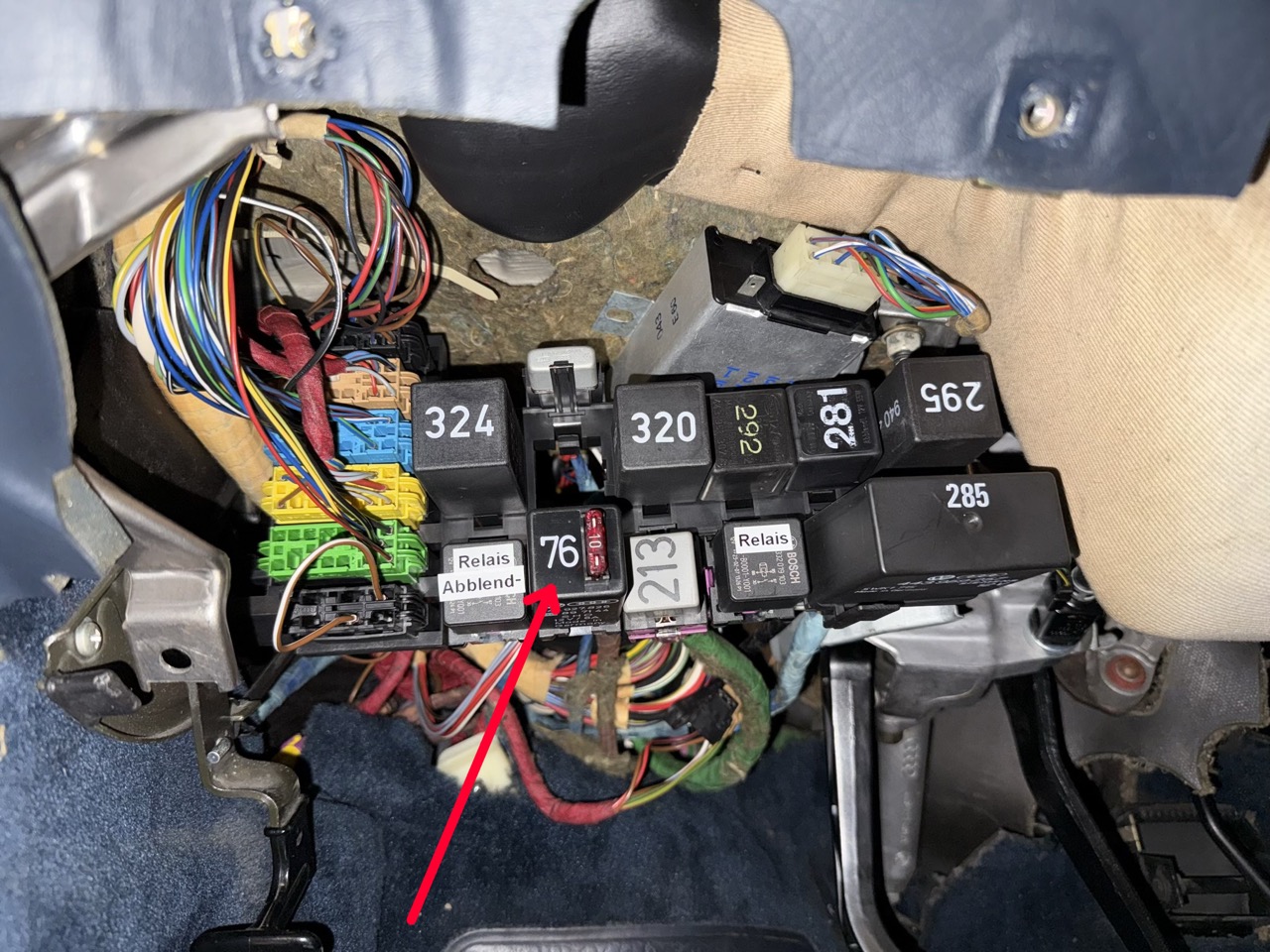 Audi 100-200 NFL - ABS Relais Location.jpg