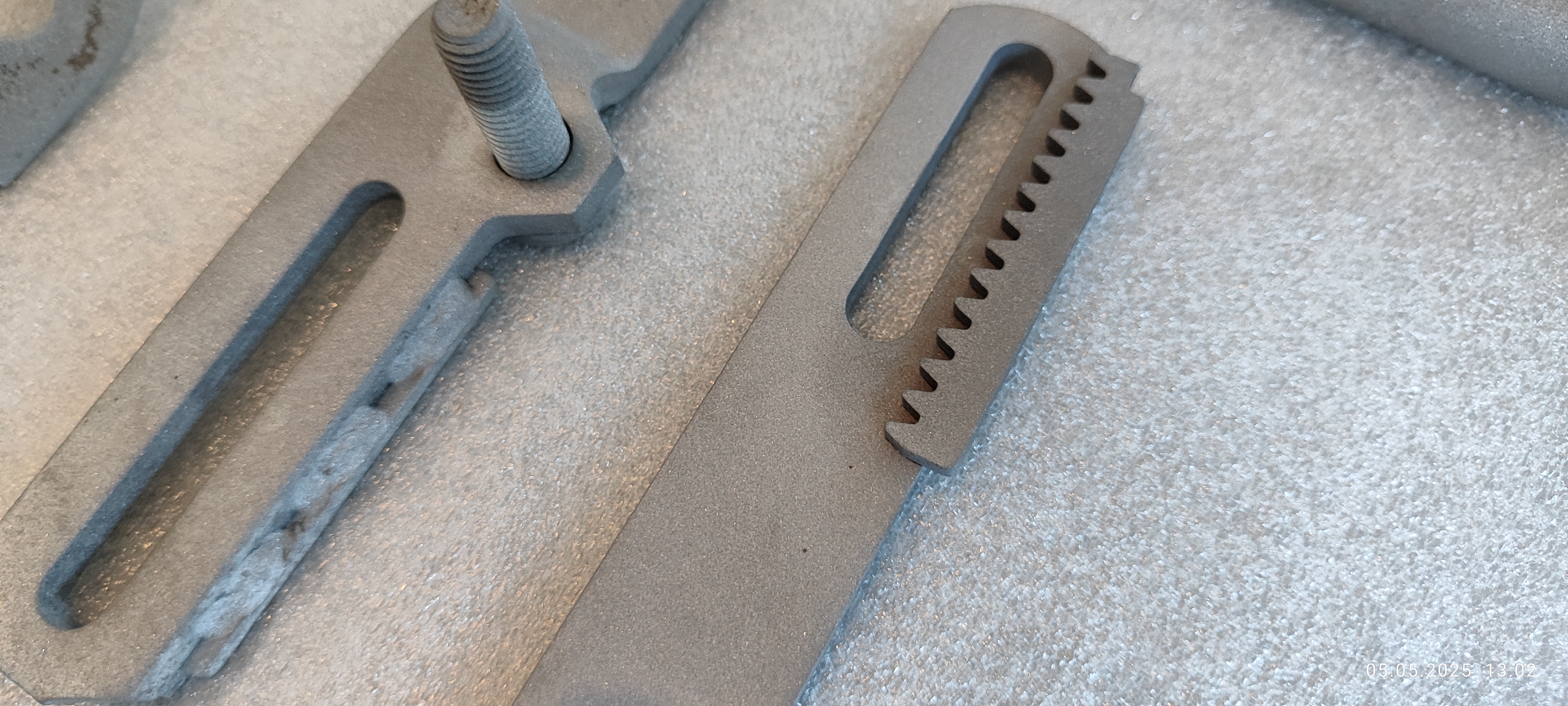 Sandgestrahlte Alu-/Stahlteile