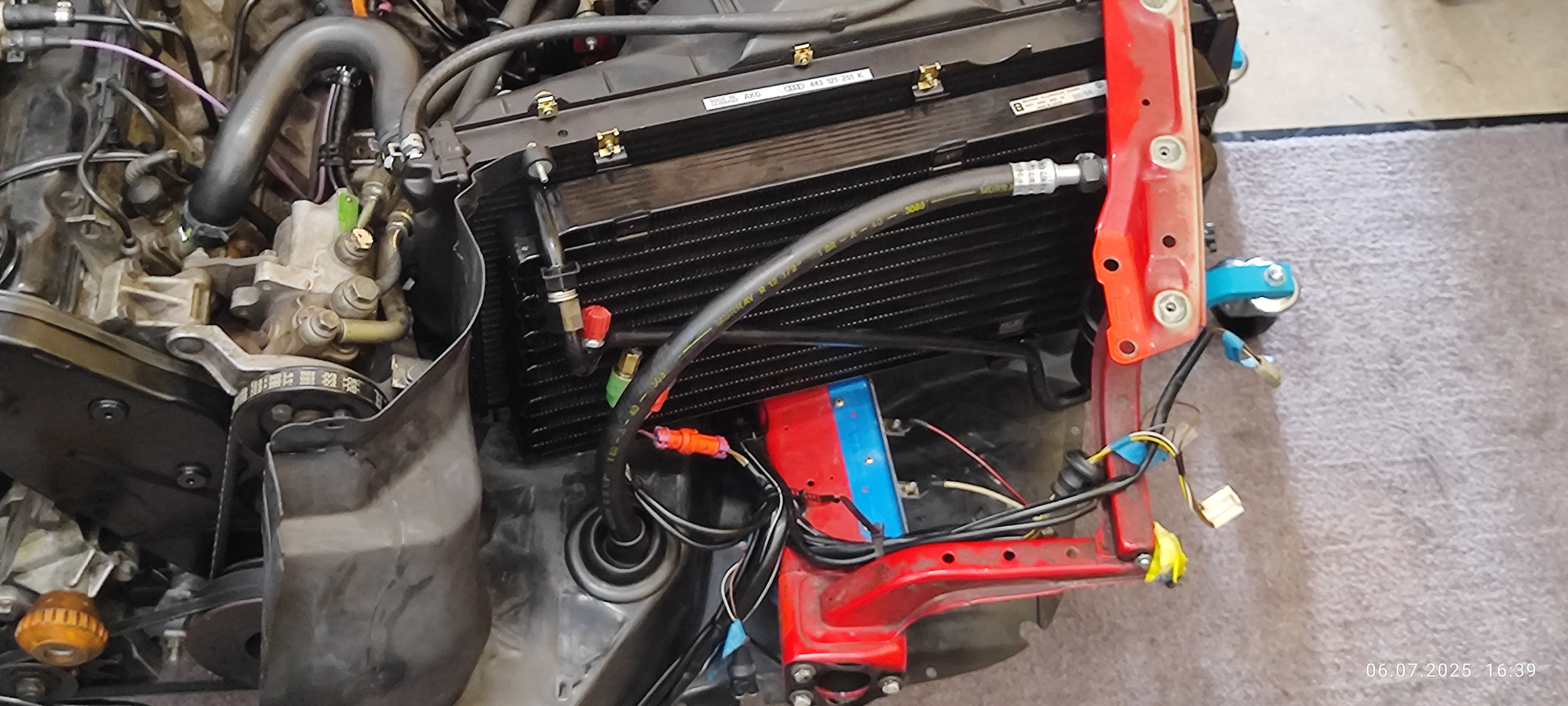 Kühler-/Kondensatorpaket einschl. neuer Luftführung eingebaut &amp; angeschlossen