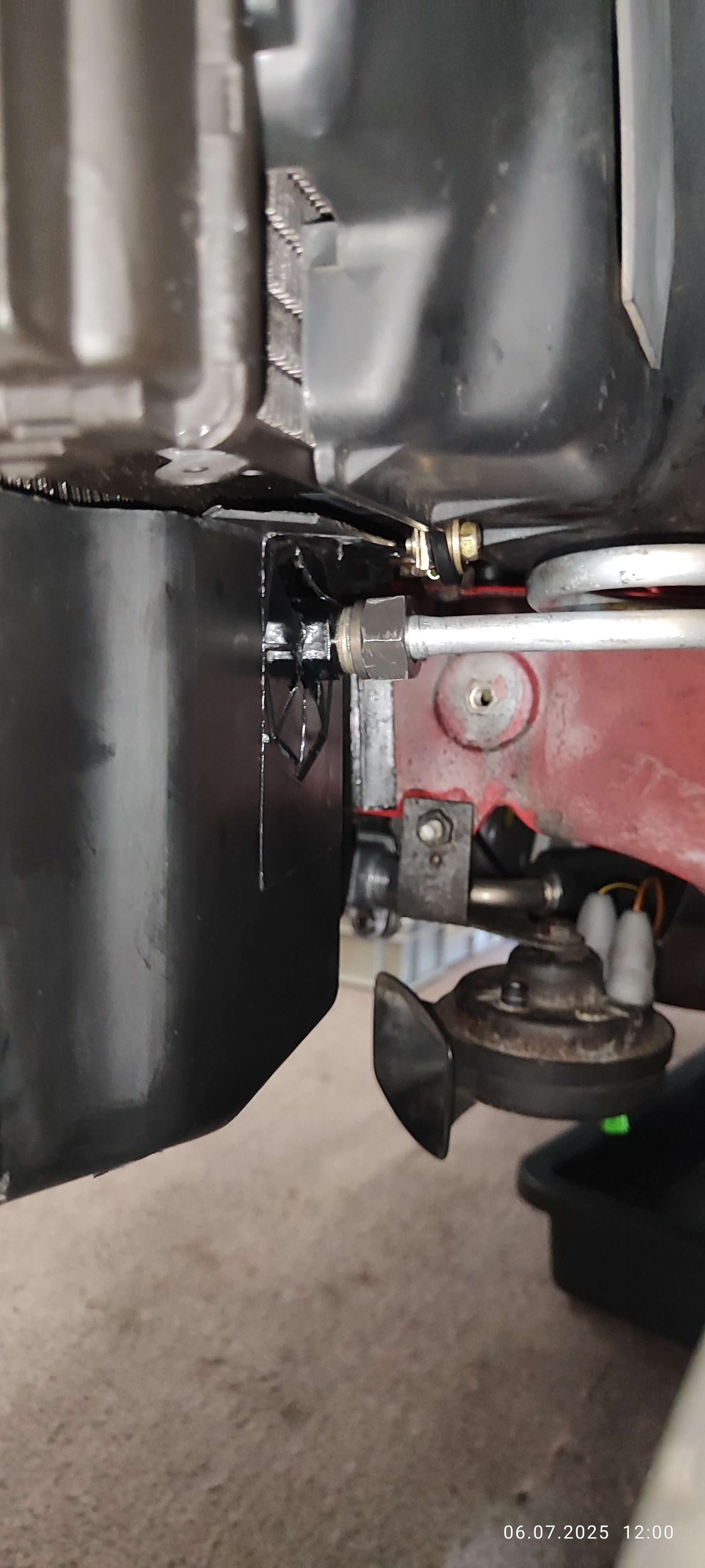 Zufrieden: Trotz dass das Gewinde echt fertig aussah, lies sich die Verschraubung ordentlich fest ziehen