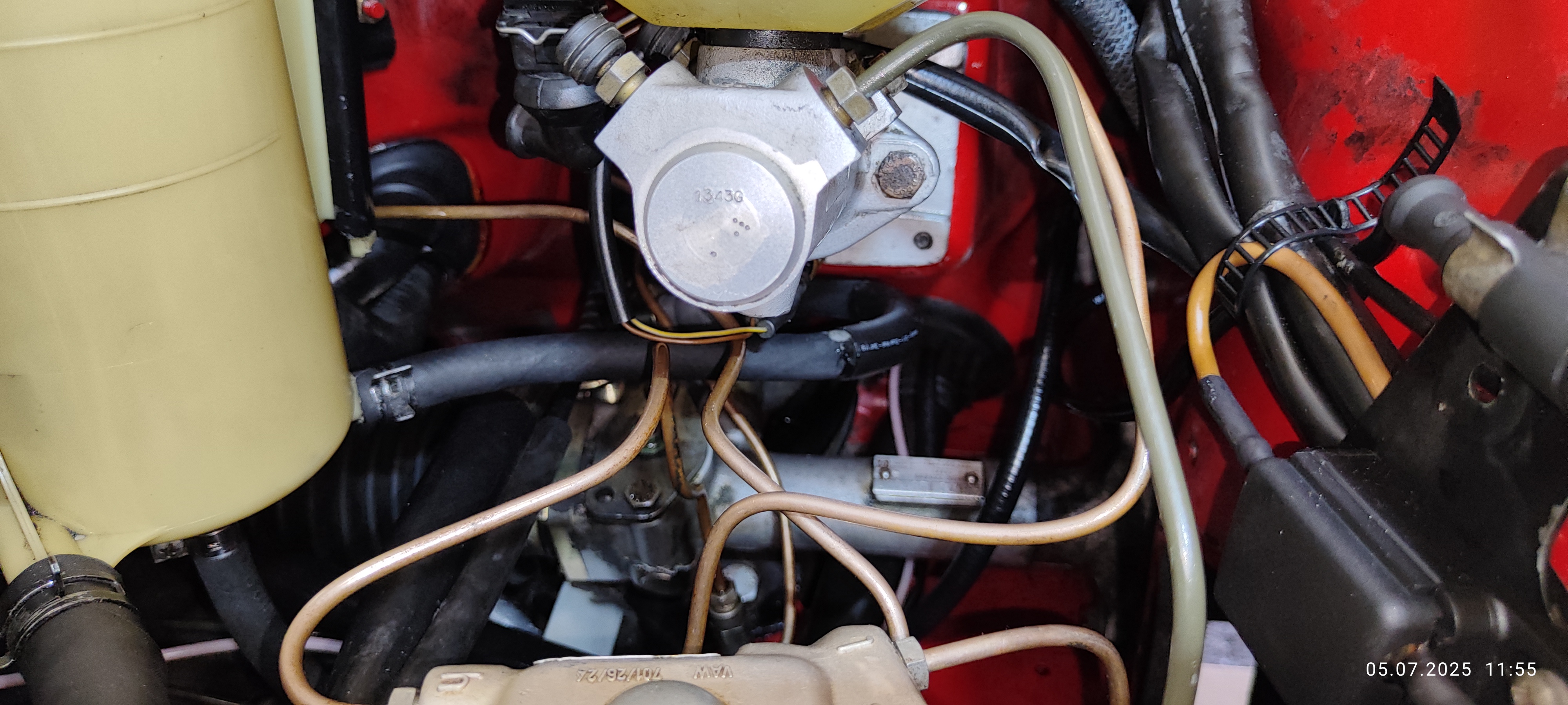 Neuer Hydraulik-Rücklaufschlauch mit Knickschutz (Verstärkung aus Schrumpfschlauch)