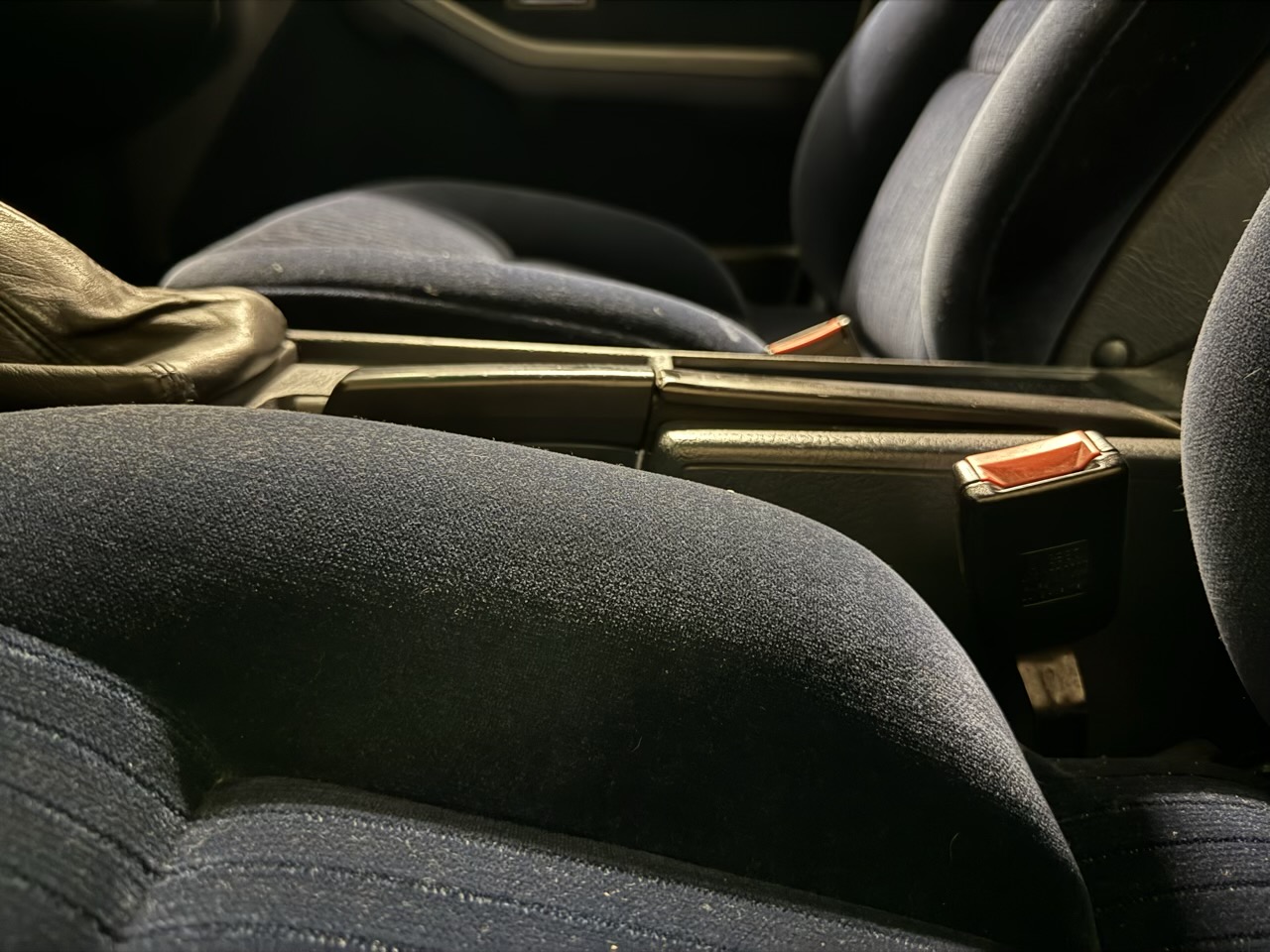 200 20V Handbremshebel ganz unten.jpg