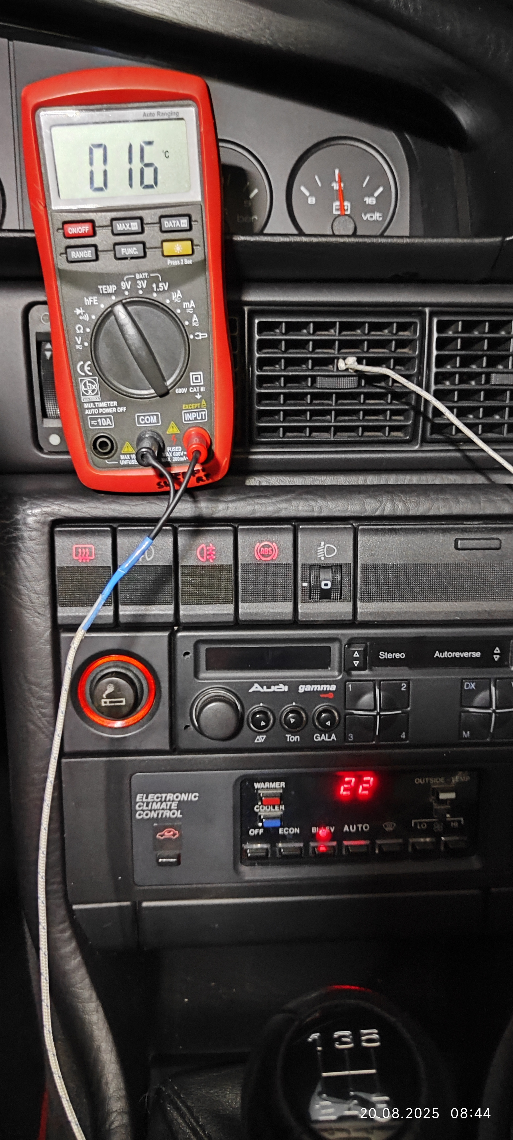 Testende: nach 10 Min. Motor/Kompressor AN, Innen-Temp. 22°C Bi-Lev (Klappentest)