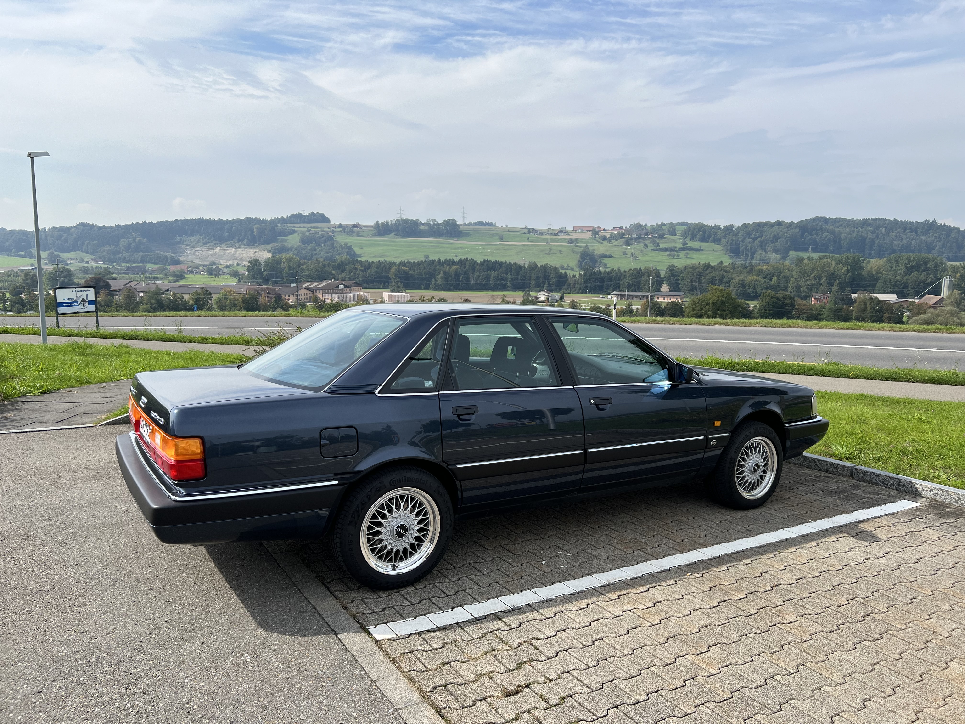 Audi 200 20V Parkplatz Aldi Honau.jpg