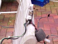 Nach rechts gehen die Kabel beleuchtete Schminkspiegel ab, nach links die von den Leseleuchten